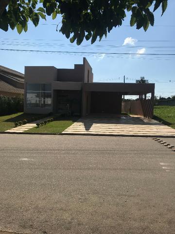 Aluguel de casa com piscina, condomínio fechado, área de lazer, lago e casa nunca habitada