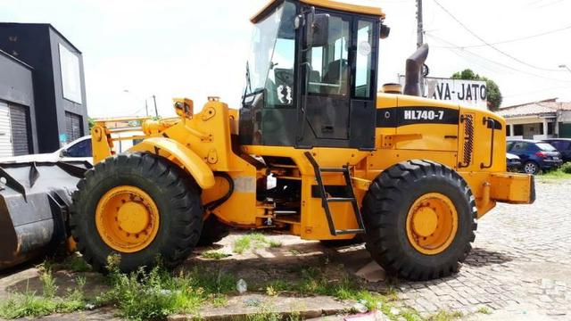 Carregadeira Hyundai, modelo HL740-7, ano 2011, com pouco uso