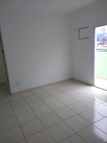 Casa de três dormitórios e sacada - Foto 12