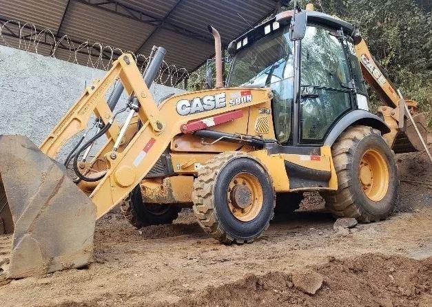 Retroescavadeira CASE 580 N