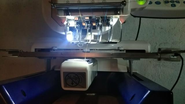 Máquina Bordadeira Elna 9990 - Foto 6