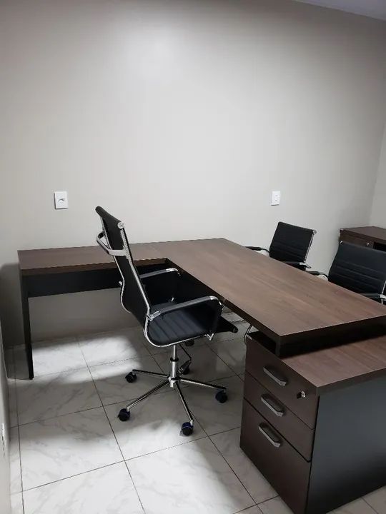 Mesa de madeira para escritório 