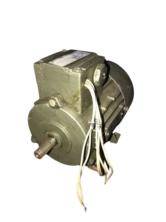 Motor elétrico SIEMENS - Trifásico 037/5 CV - RPM 1100 Eixo 14 - Foto 2