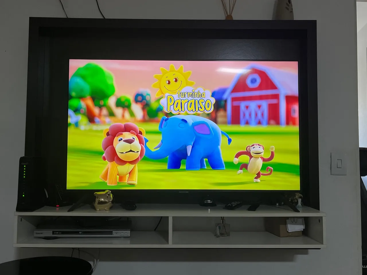 Rack para TV com prateleira