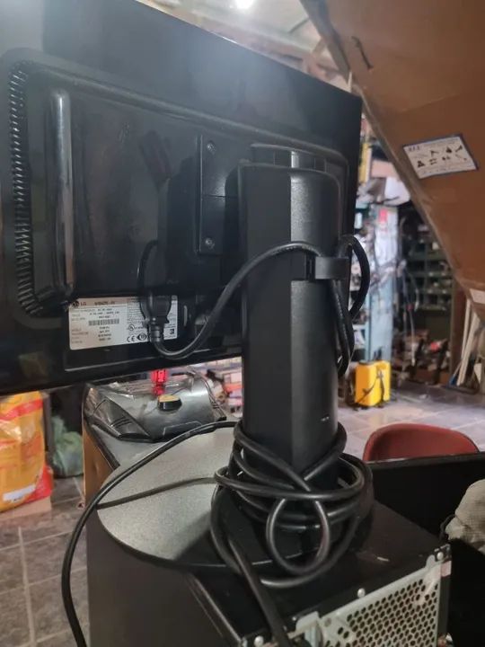 Monitor tela HP 19P com ajuste de altura - Foto 2