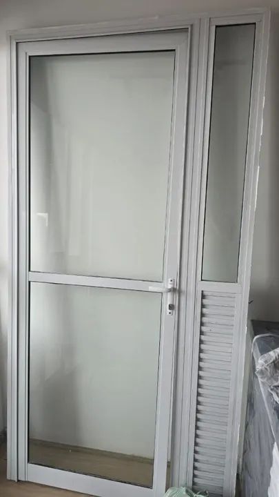 Porta de alumínio 1,10 X 2,17 - Foto 2