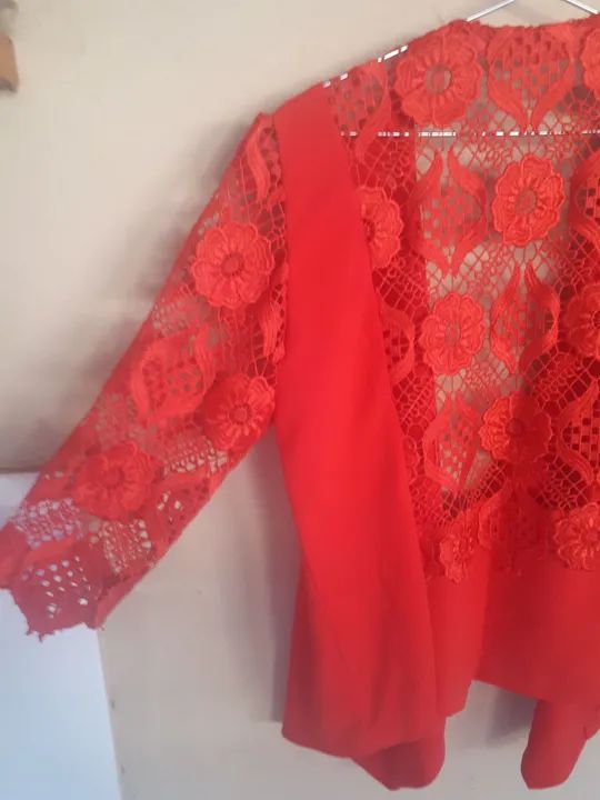 Casaco de renda vermelho semi-novo - Foto 5