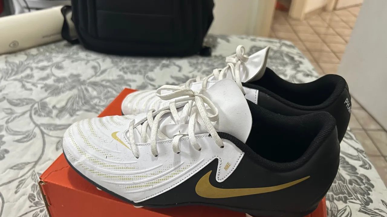 Chuteira de Campo Nike Phantom GX II Club Adulto