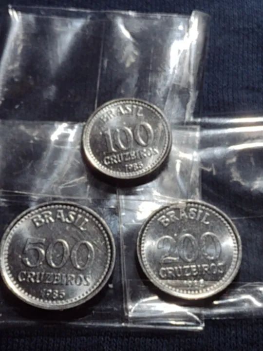 Moedas de 100, 200 e 500 cruzeiros de 1985