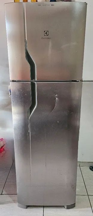 Geladeira Duplex com defeito Electrolux 261L