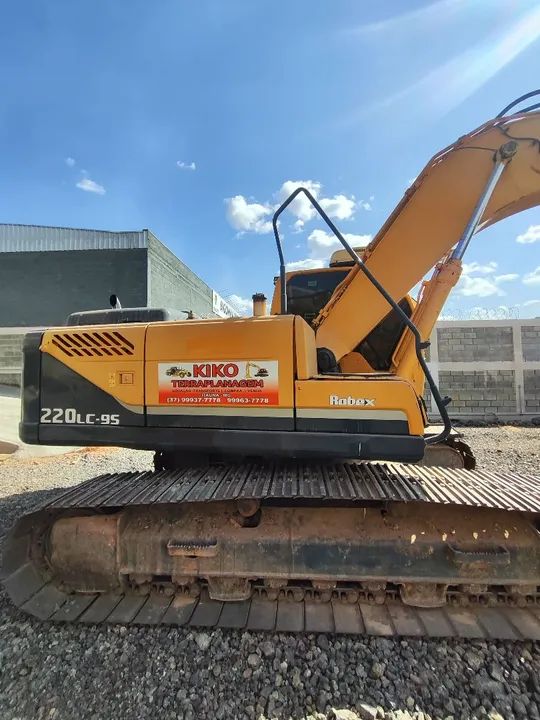 Escavadeira Hyundai r220-9s 2014 - Foto 6