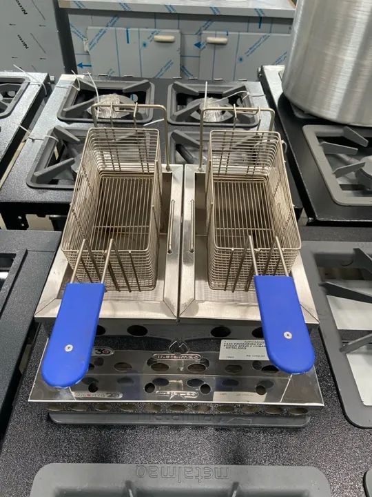 F42C FRITADEIRA DE FOGÃO 40x40 2 CUBAS - METALMAQ  - Foto 2