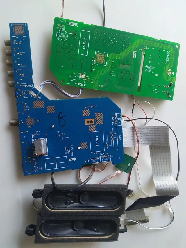 Duas placas da TV Philco PTV32G52S funcionando  - Foto 3