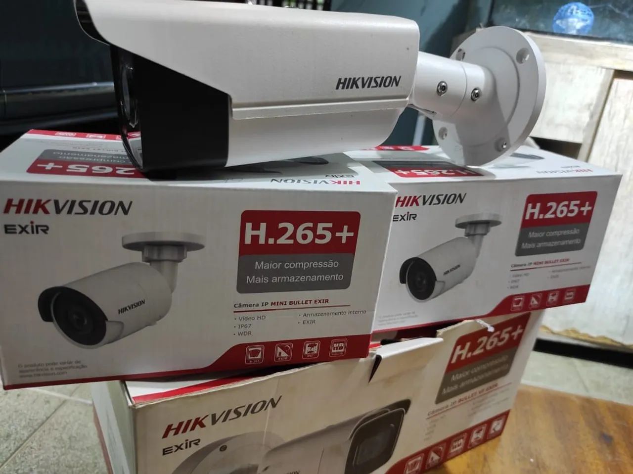 HIKVISION H.265+ 4mm Modelo: DS-2CD2T23G0-18