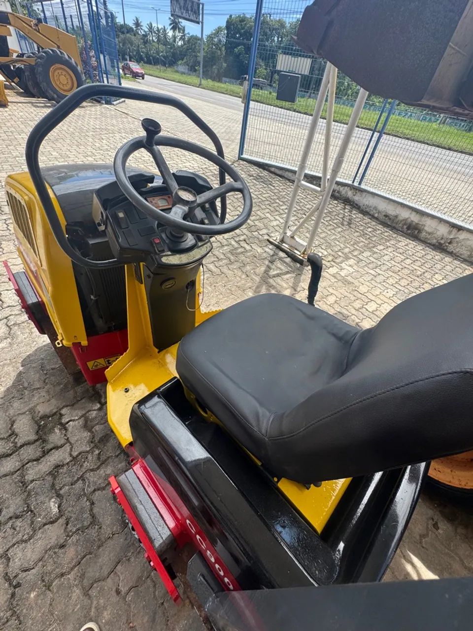 Mini Rolo Compactador Dynapac CC900 - Foto 5