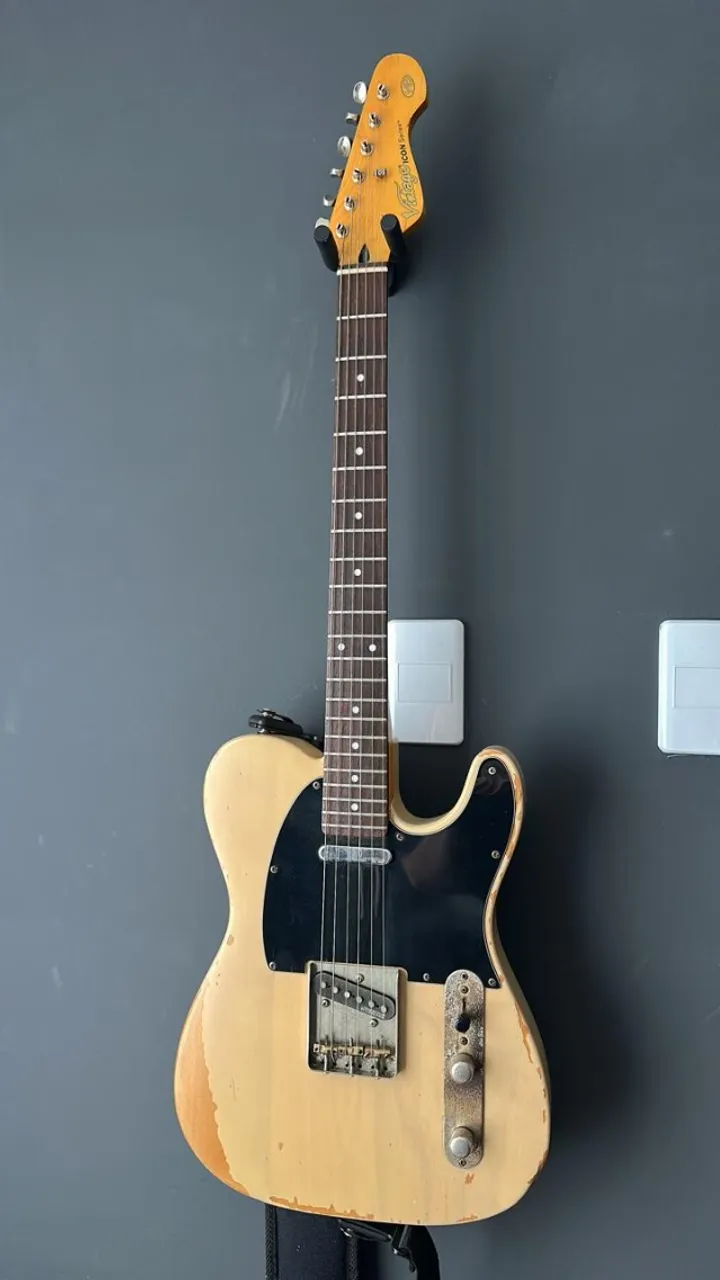 Guitarra Vintage V62 ICON