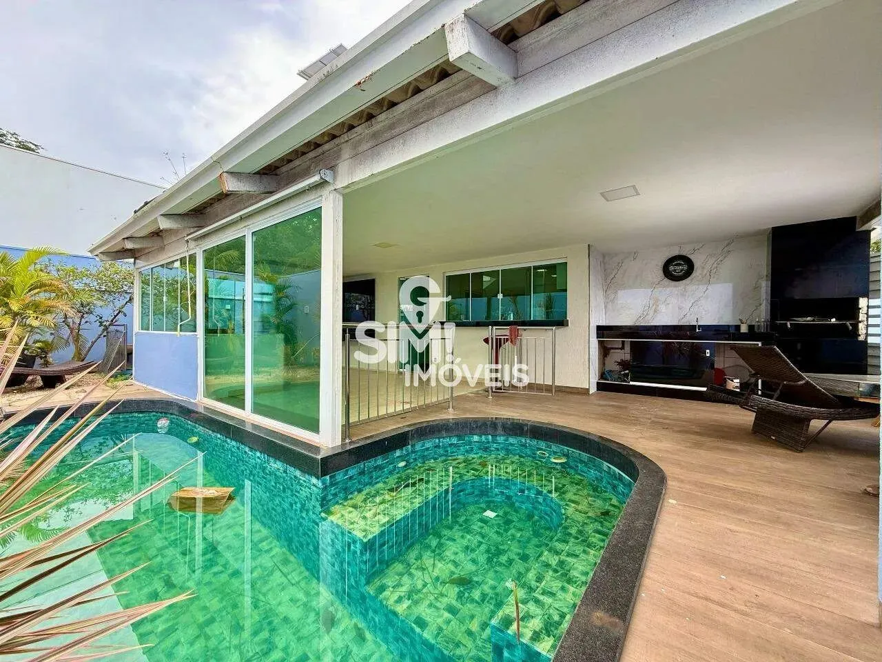 CASA EM CONDOMINIO FECHADO MIRANTE DO LAGO 3 SUITES