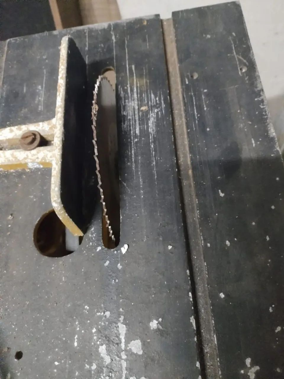 VENDO SERRRA ELÉTRICA+ BANCADA  - Foto 4
