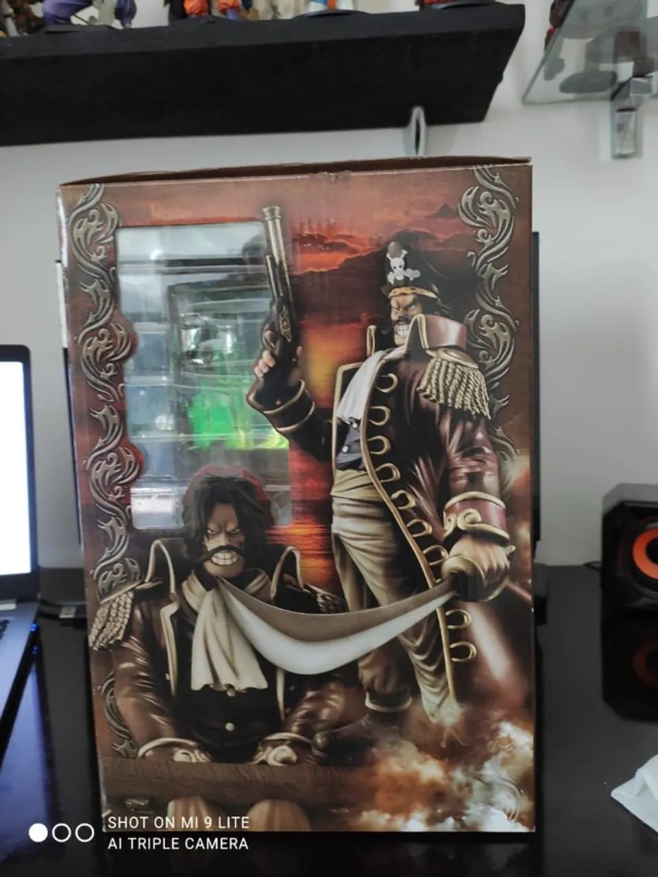One Piece Pop DX Gold Roger 10º Aniversário edição limitada