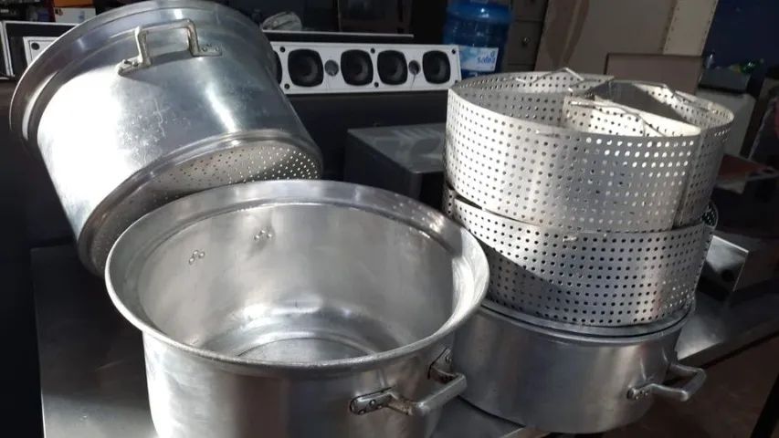 Panelas alumínio grosso para cozimento 3 camadas 0,60 cm bem conservadas - Foto 4