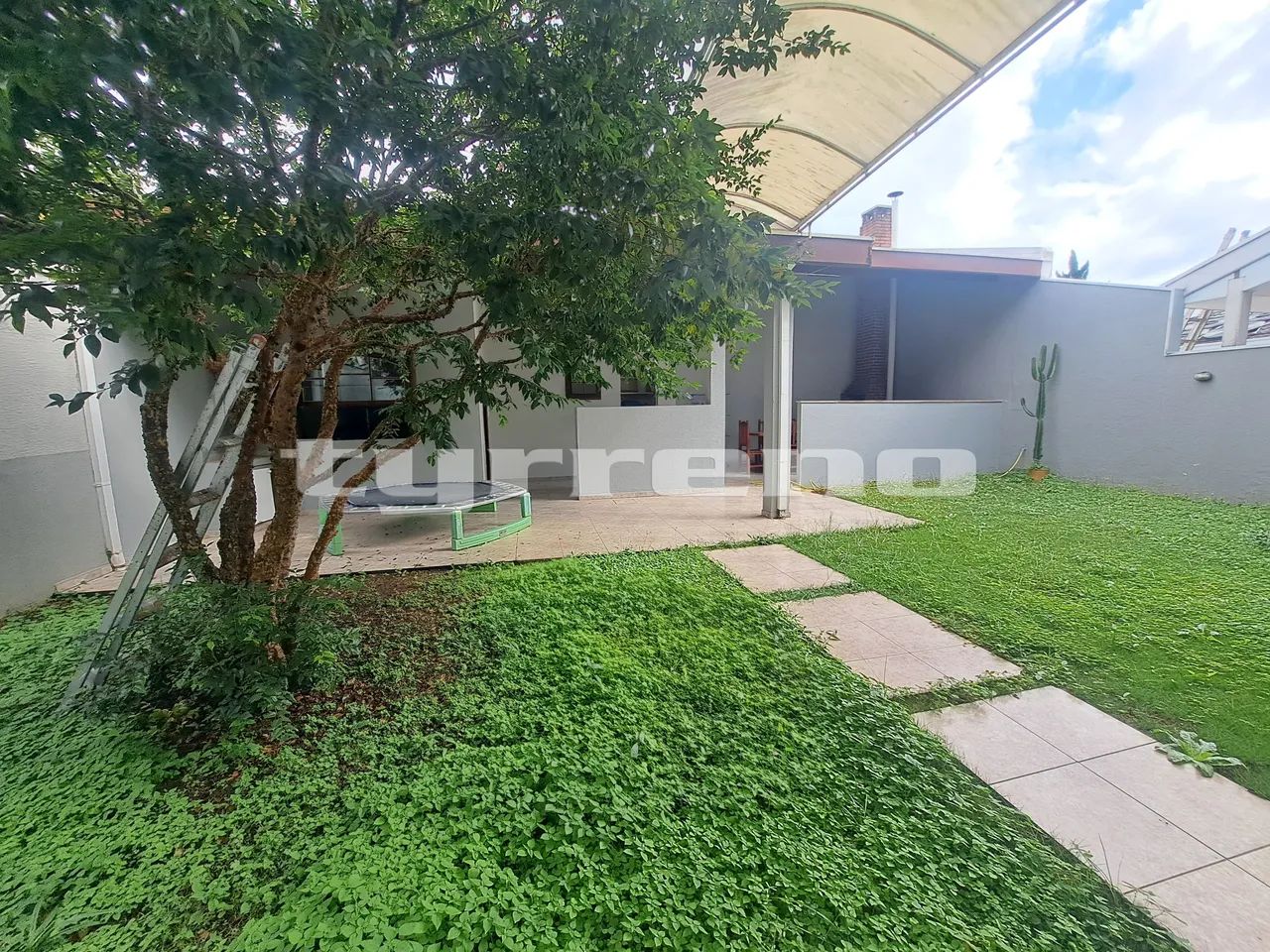 Sobrado para aluguel. Possui 309 metros quadrados com 4 quartos - Foto 4