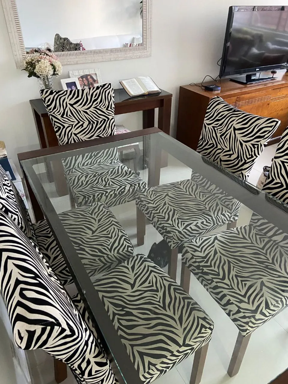 Mesa de Jantar com 6 Cadeiras Zebra