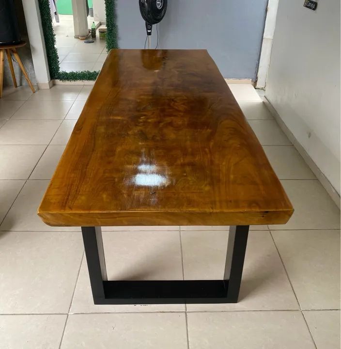 Mesa de Jantar de Madeira Maciça / @iperusticoenobre