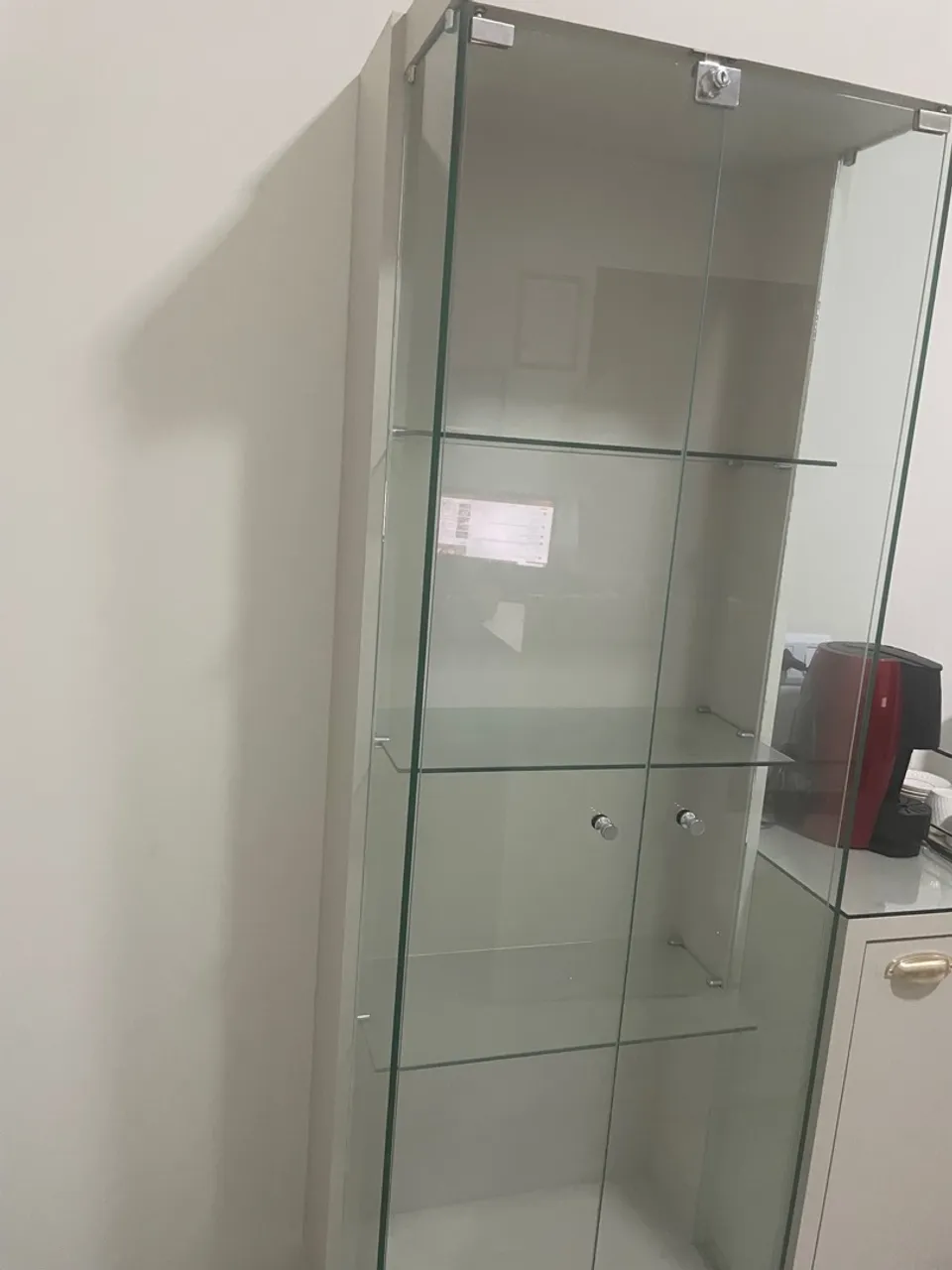 Cristaleira de Vidro com Design Moderno