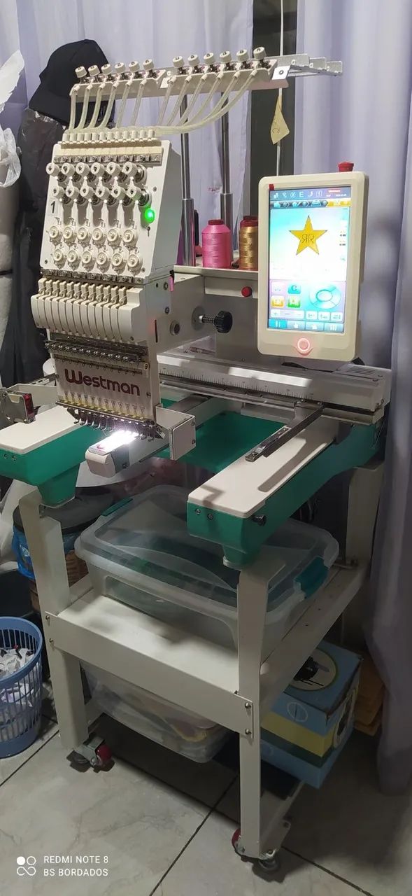 Máquina de Bordar 1 cabeça 12 agulhas