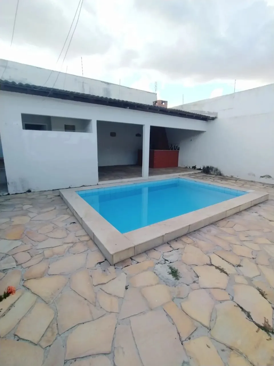 Casa térrea com 3 quartos sendo 1 suíte