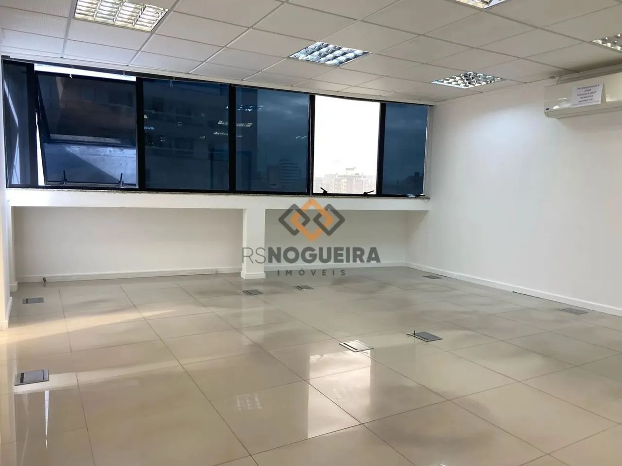 Sala Comercial em Estreito, Florianópolis/SC