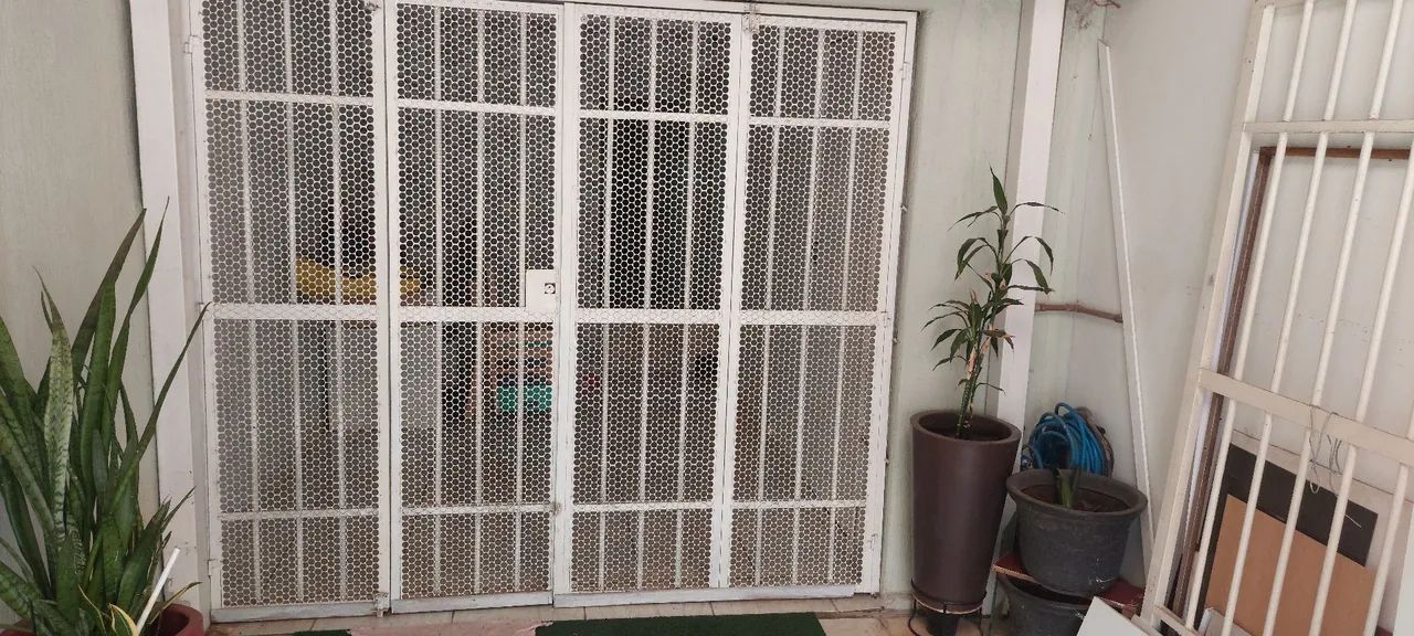 Portão de ferro64840813642499121