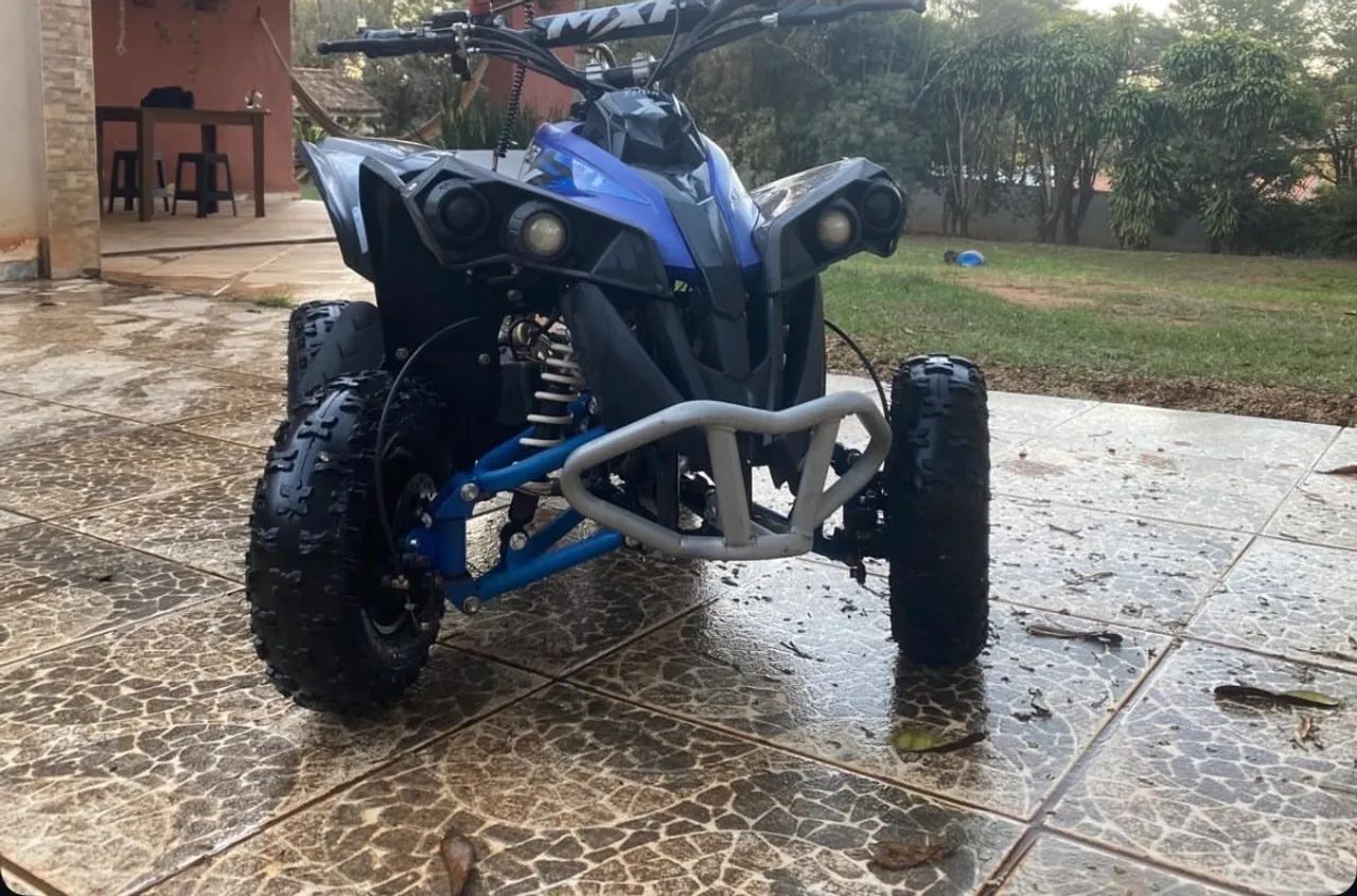 Quadriciclo infantil (49cc) com pouco uso 