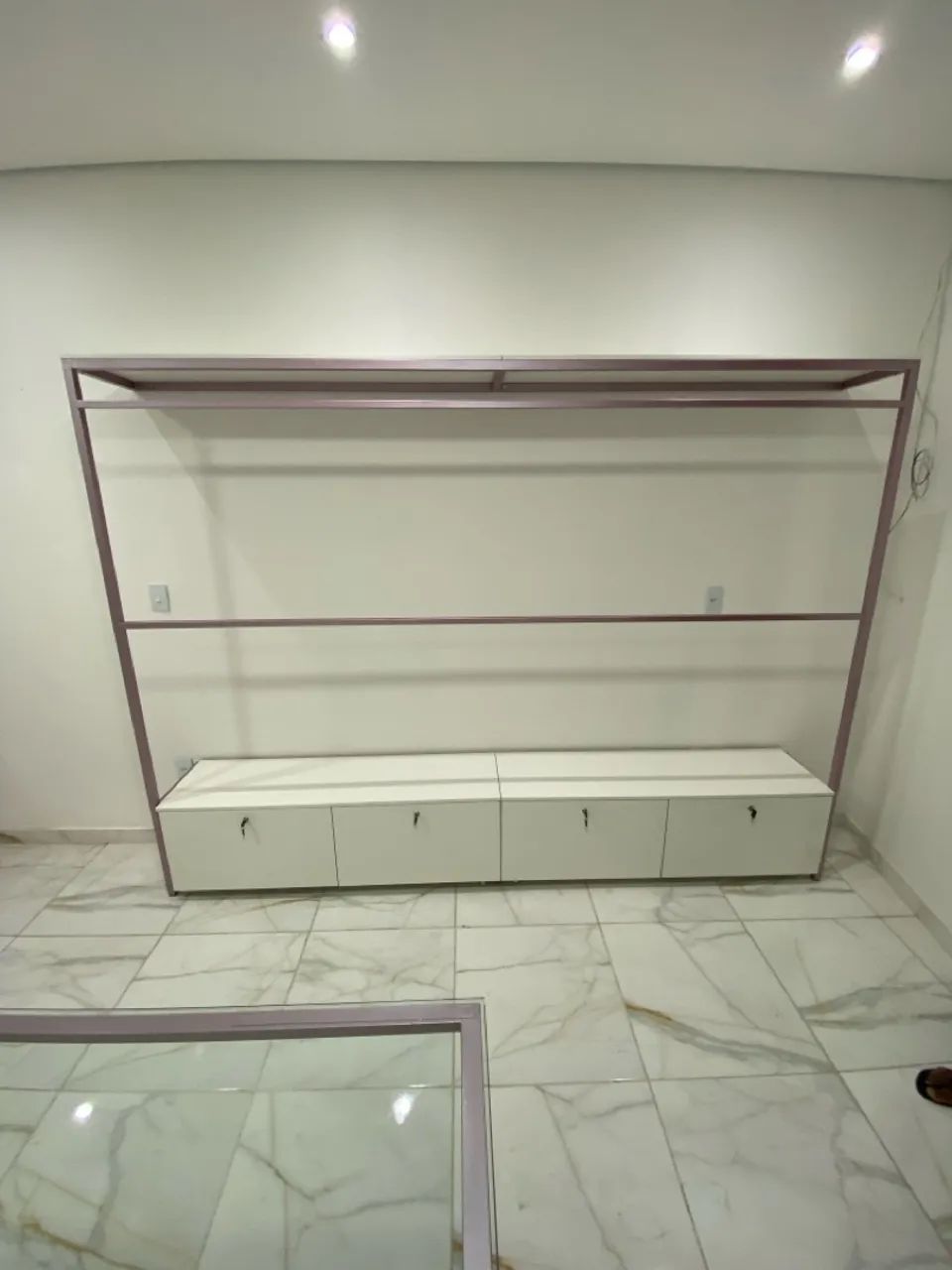 Arara de roupas com gaveteiro - Foto 3
