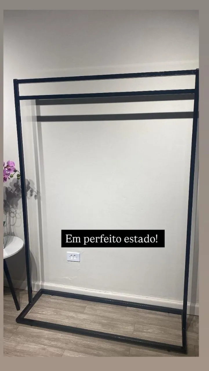 Arara de Roupas em Metal Preto - Perfeito estado!