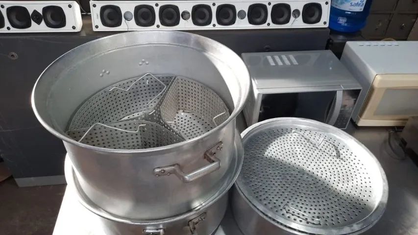 Panelas alumínio grosso para cozimento 3 camadas 0,60 cm bem conservadas - Foto 3