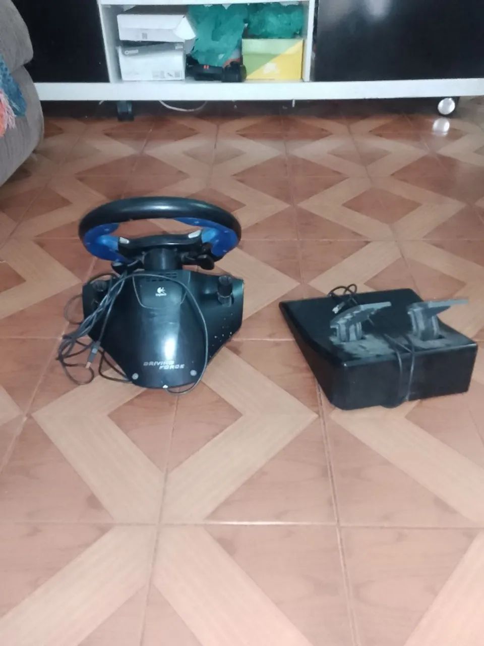 Volante Logitech Driving Force para Consoles - Foto 5