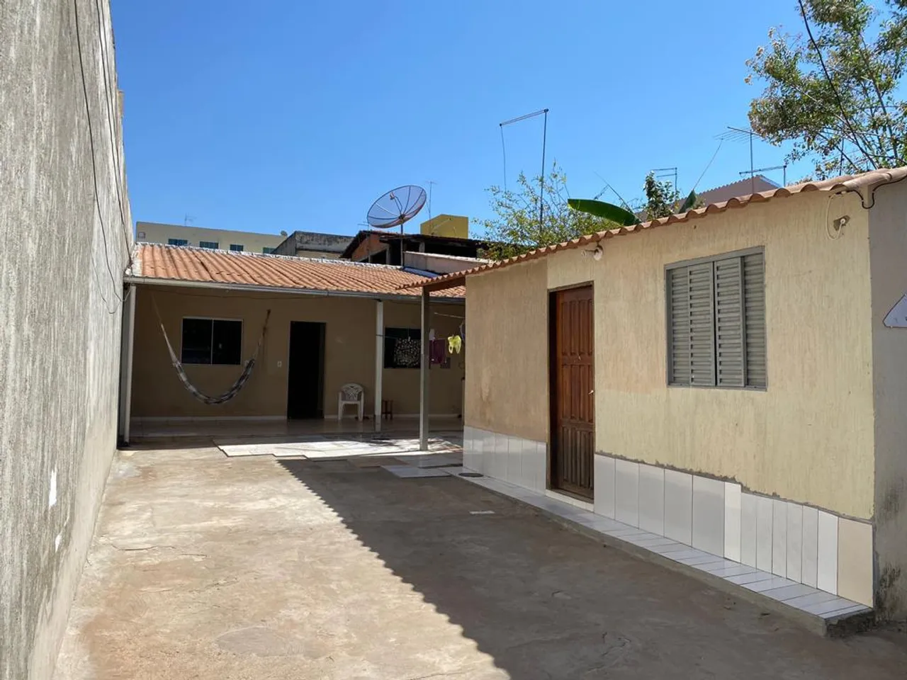 OPORTUNIDADE ÚNICA! Vendo excelente lote na QS 10! Escriturada! Com casa lateral! Confira!