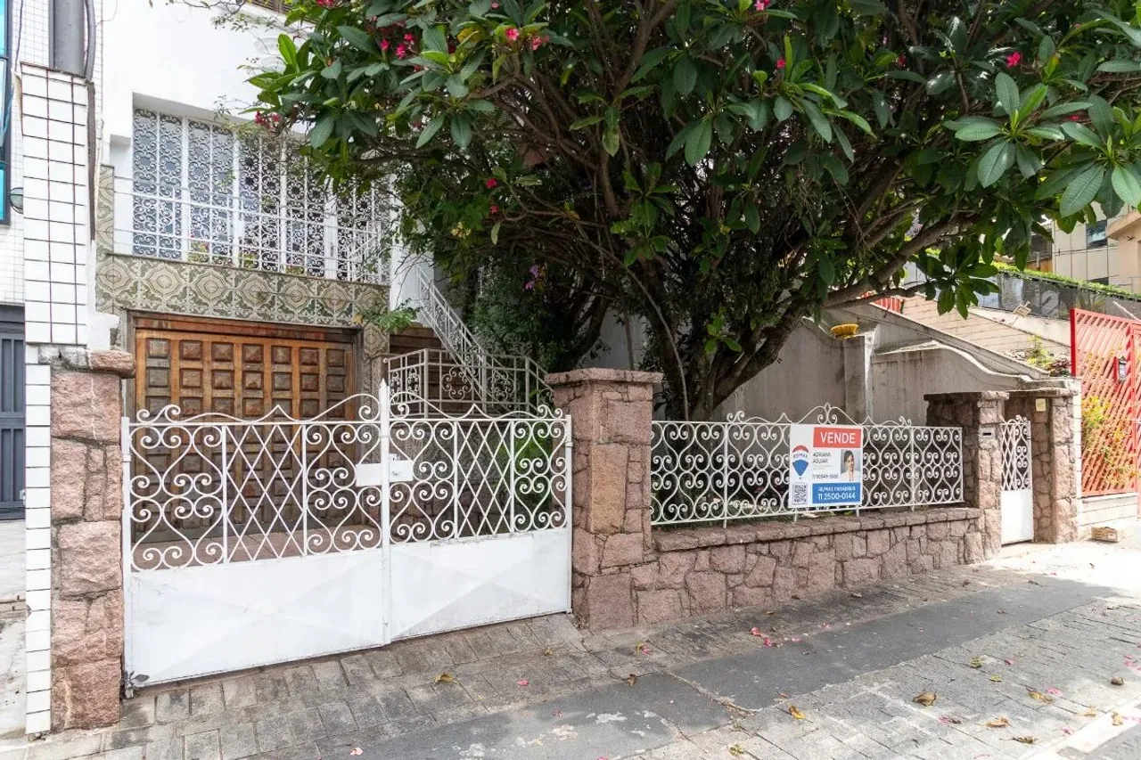 Casa tipo para venda com 3 quartos, sendo 1 suíte, 335m²