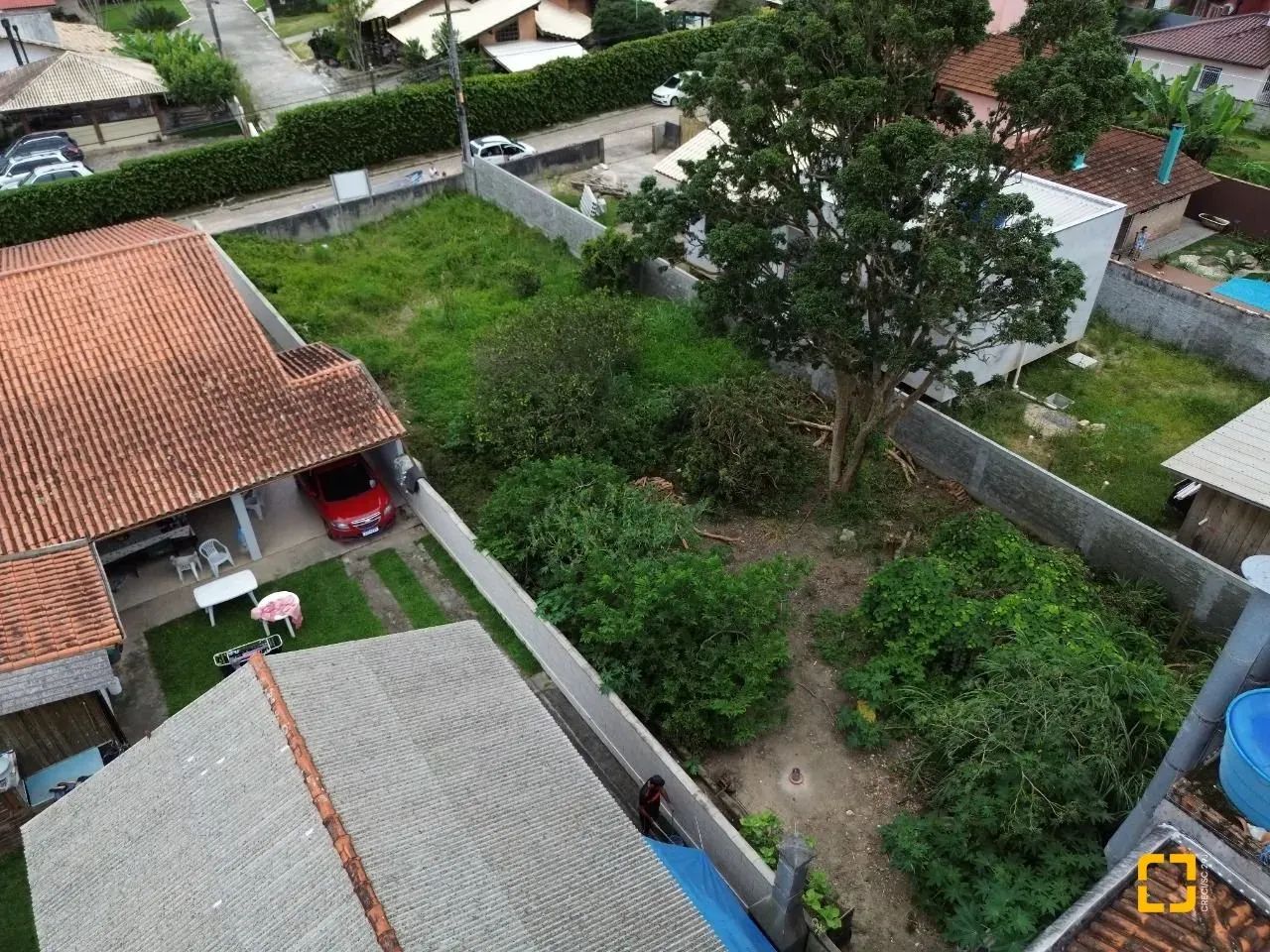 Excelente terreno localizado á apenas 200 metros da praia do Sambaqui, ao norte da ilha (v - Foto 3