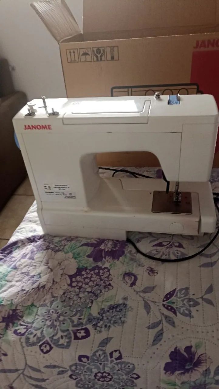 Máquina de costura janome