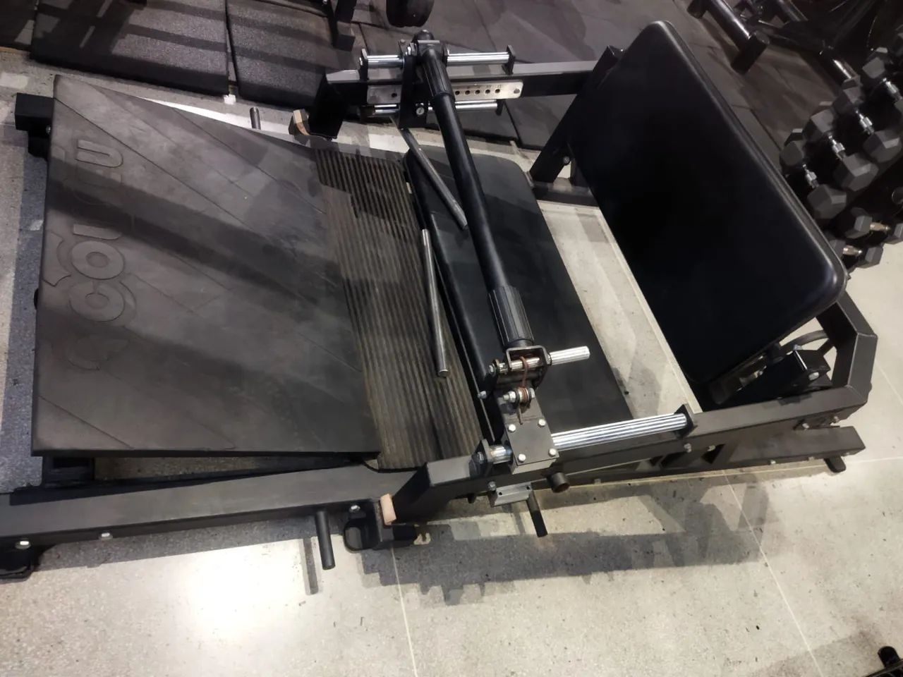 Máquina de Elevação Pélvica COLISEU Semi nova - ENTREGA GRÁTIS  - Foto 3