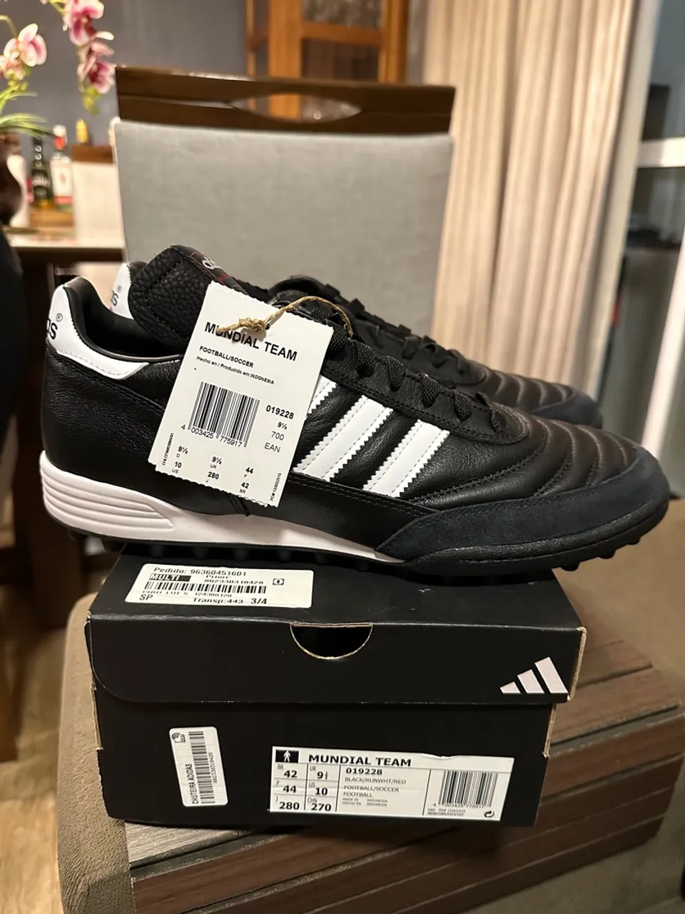 Chuteira society Adidas Mundial Team (42br) nova
