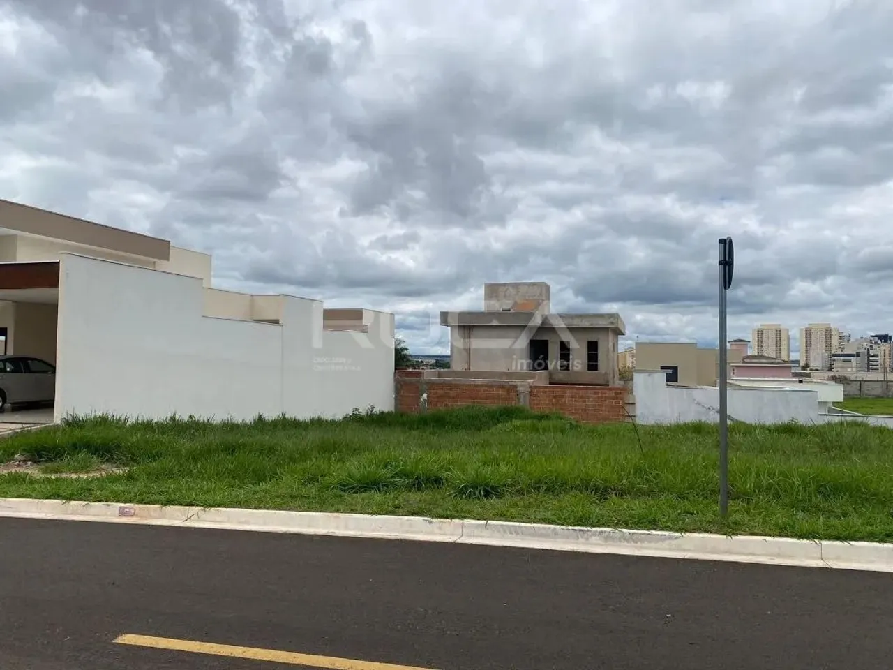Terreno à venda em condomínio fechado no Parque Faber Castell II, São Carlos