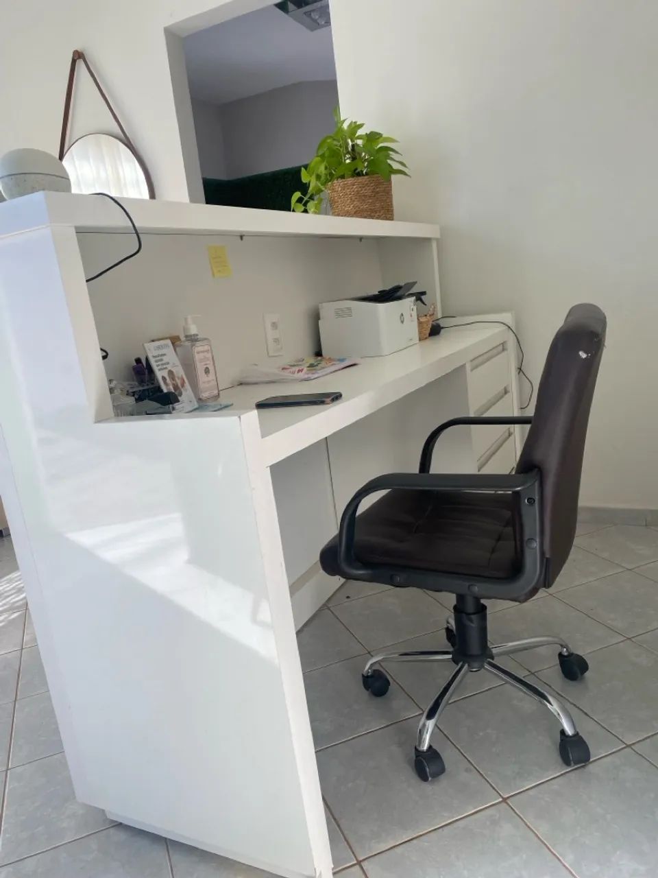 Balcão branco para organização - Foto 2