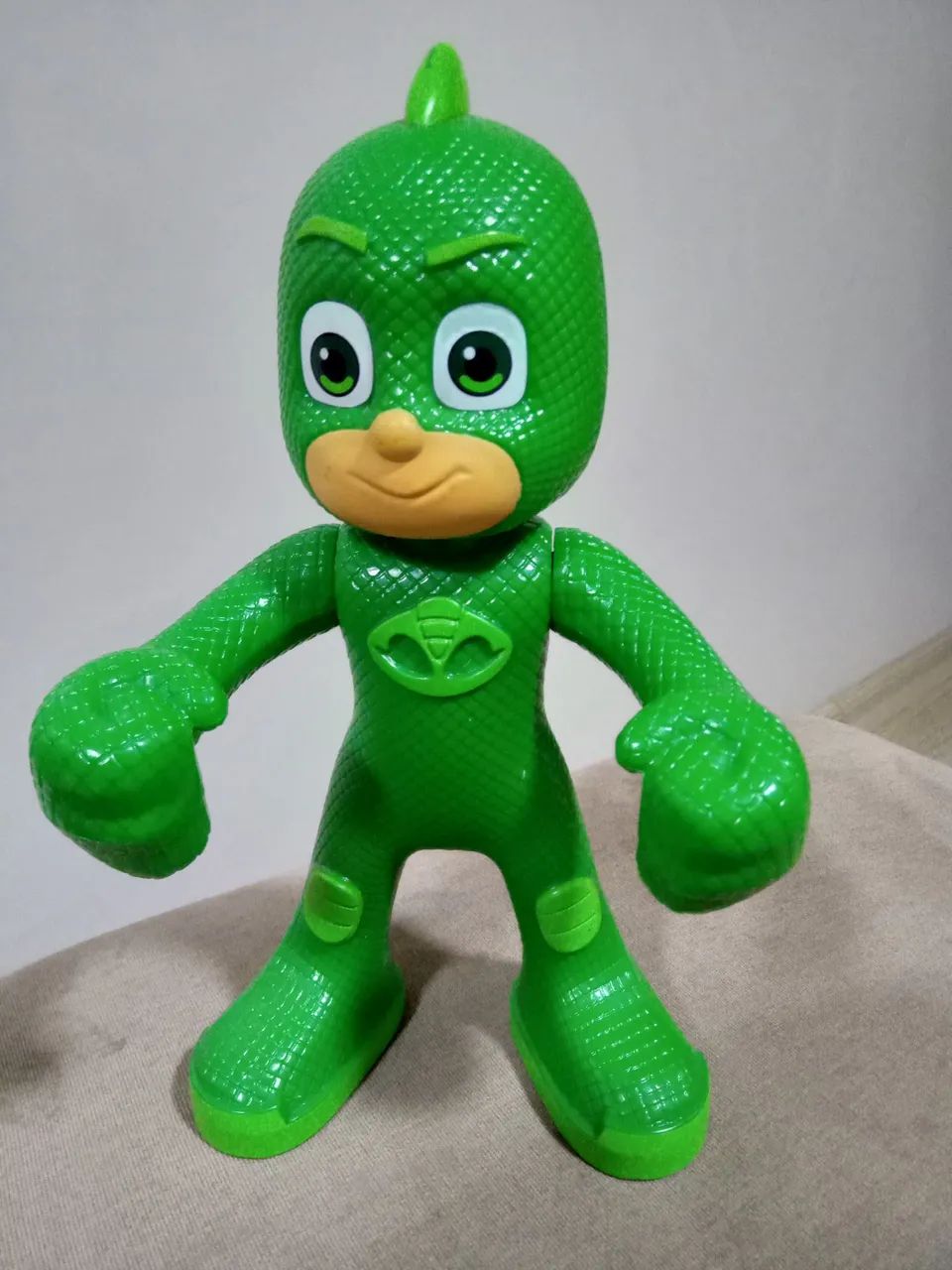 Boneco do PJ Masks - Lagartixo - 25cm - Foto 2