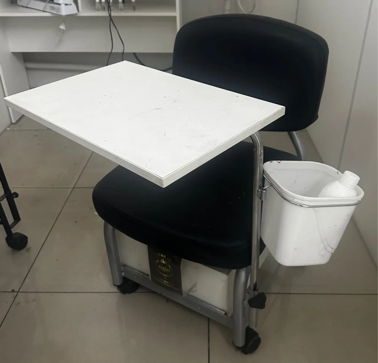 Cadeira para Manicure com Apoio e Bandeja