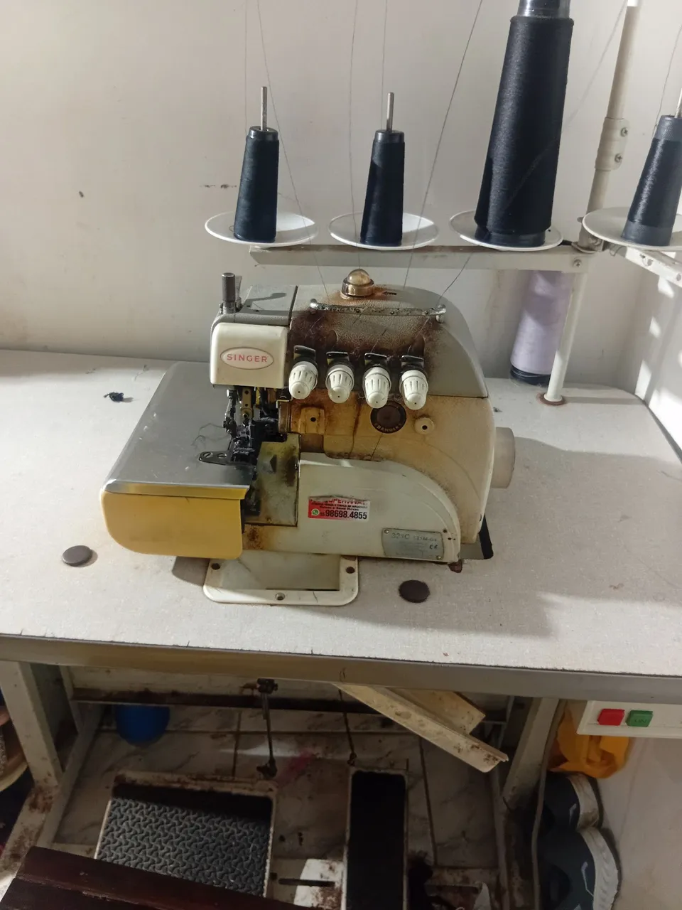 Máquina de Costura Overlock Singer