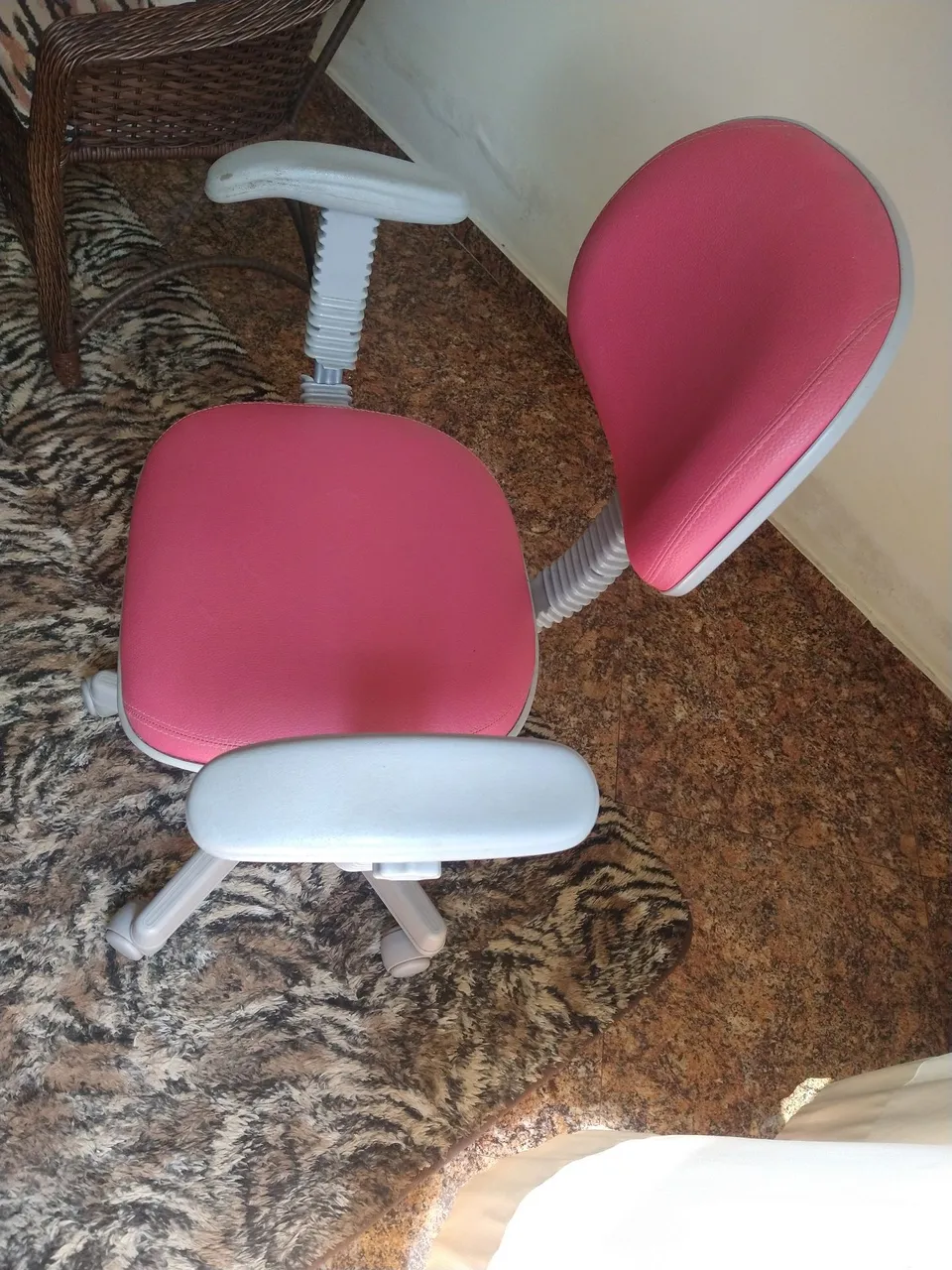 Cadeira de Escritório Rosa Confortável