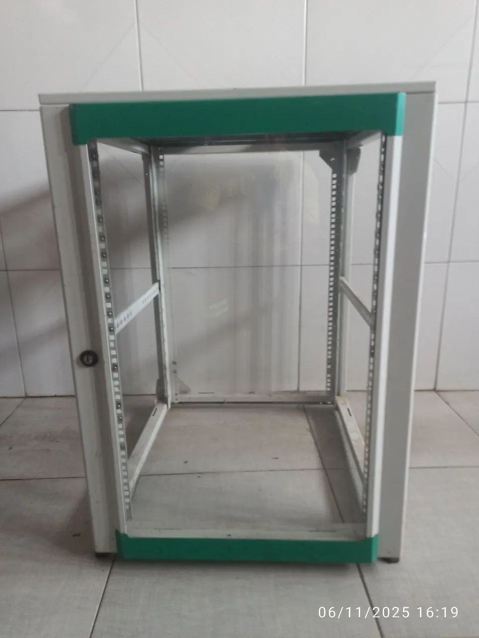 RACK DE PISO (INFORMÁTICA)
